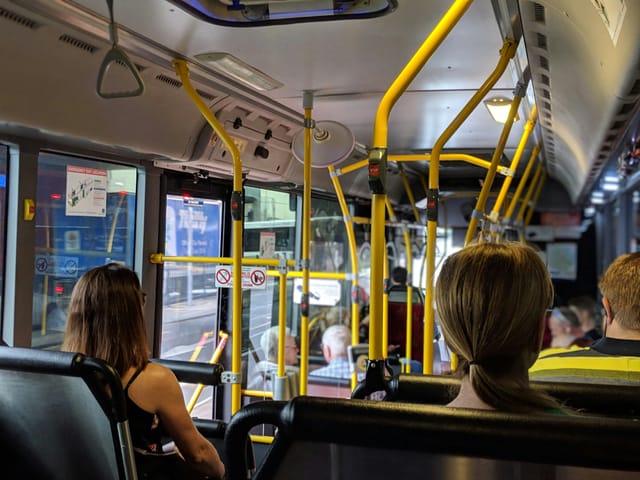 Schülerverkehr Röhrenfurth: Grüne fordern zuverlässige Busverbindung